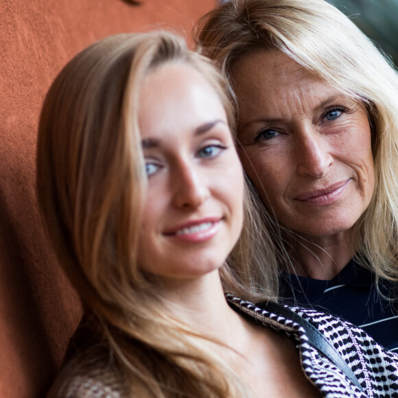 Estelle Lefebure et sa fille Emma Smet - People au village des Internationaux de Tennis de Roland Garros à Paris, le 6 juin 2018. © Cyril Moreau/Bestimage