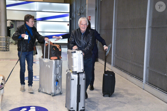Exclusif - Dave et son compagnon Patrick Loiseau arrivent à l'aéroport de CDG à Paris le 25 février 2020. 
