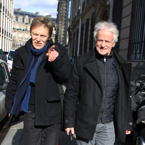 Exclusif - Dave et son compagnon Patrick Loiseau dans les rues de Paris le 11 Février 2016.