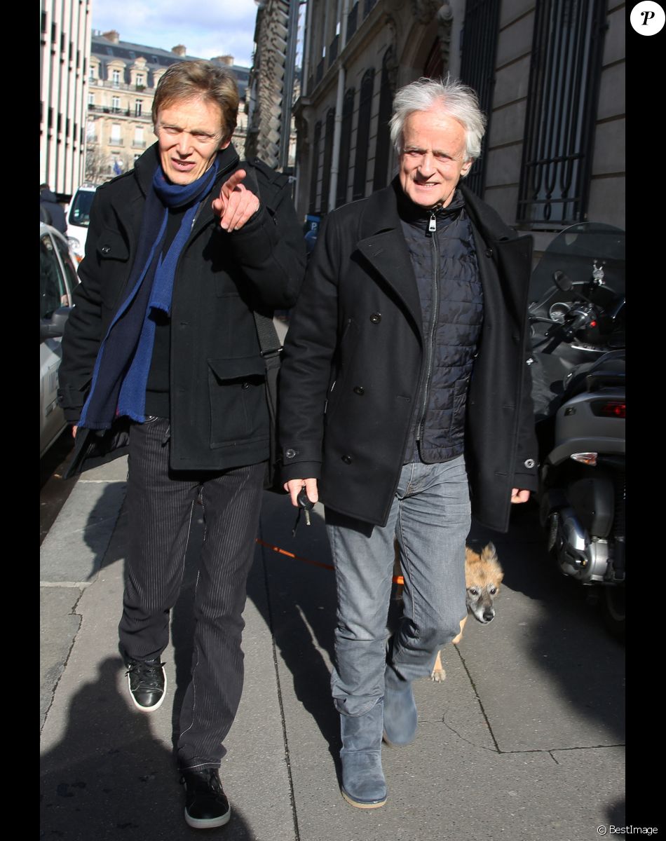 Exclusif - Dave et son compagnon Patrick Loiseau dans les rues de Paris le 11 Février 2016.