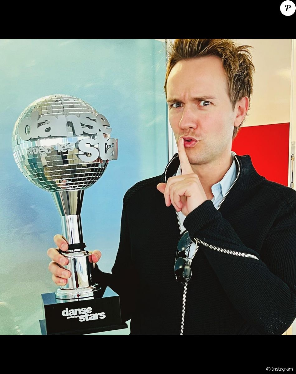 Cyril Fétaud avec la coupe de "Danse avec les stars"