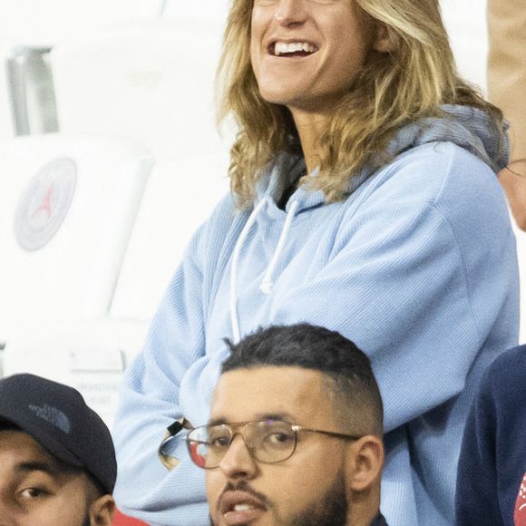 Amélie Mauresmo et son fils - People assistent à la victoire du PSG (2) face à Manchester City (0) lors de la deuxième journée de la Ligue des champions au Parc des Princes à Paris le 28 septembre 2021. © Cyril Moreau/Bestimage