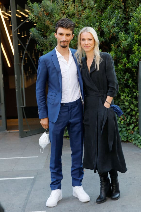 Exclusif - les coureurs cyclistes Julian Alaphilippe et sa compagne Marion Rousse - Arrivées de l'émission "Vivement Dimanche" au Studio Gabriel à Paris, France. © Christophe Clovis / Bestimage