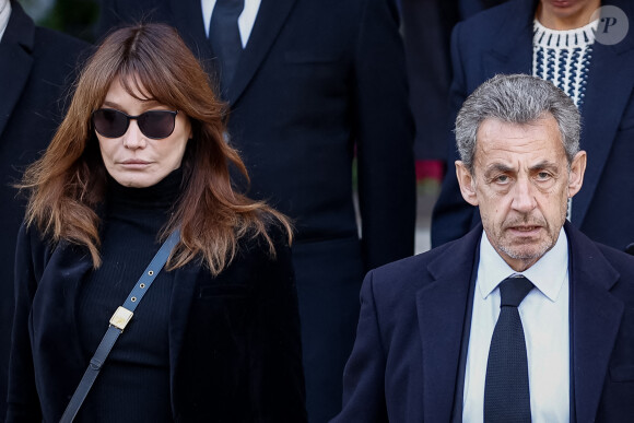 Carla Bruni, son mari Nicolas Sarkozy - Sorties des obsèques de Jean-Pierre Pernaut en la Basilique Sainte-Clotilde à Paris, France le 9 mars 2022. © Aurelien Morissard/Panoramic/Bestimage 