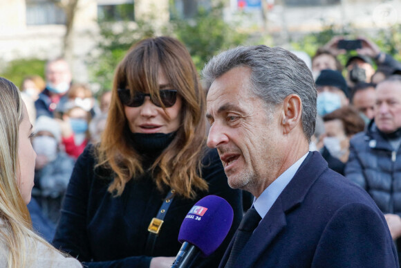 Nicolas Sarkozy et sa femme Carla Bruni-Sarkozy - Obsèques de Jean-Pierre Pernaut en la Basilique Sainte-Clotilde à Paris le 9 mars 2022. ©Christophe Clovis/Bestimage