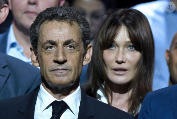 Archives - Meeting de Nicolas Sarkozy (avec sa femme Carla Bruni) au Zenith de Paris - 09/10/2016 Serge Kobo/Marlyse Press Photo/MPP