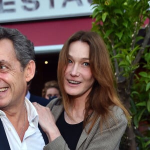 Nicolas Sarkozy et sa femme Carla Bruni-Sarkozy sont allés diner au restaurant "La Petite Maison" après avoir participé aux Journées d'études du Parti Populaire Européen à l'hôtel Méridien à Nice, le 1er juin 2016. © Bruno Bebert/Bestimage 