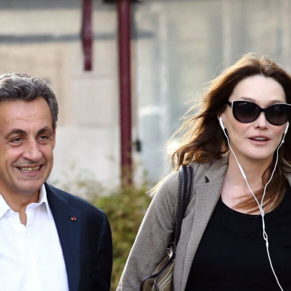 Nicolas Sarkozy et sa femme Carla Bruni-Sarkozy sont allés diner au restaurant "La Petite Maison" après avoir participé aux Journées d'études du Parti Populaire Européen à l'hôtel Méridien à Nice, le 1er juin 2016. © Bruno Bebert/Bestimage 