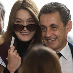 Nicolas Sarkozy et sa femme Carla Bruni-Sarkozy vont voter au lycée Jean de la Fontaine dans le 16ème à Paris pour le 2ème tour des élections régionales le 13 décembre 2015. Également présent Claude Goasguen © Pool / Bestimage 