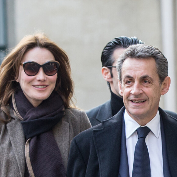 Nicolas Sarkozy et sa femme Carla Bruni-Sarkozy - Nicolas Sarkozy et sa femme Carla Bruni-Sarkozy vont voter au lycée Jean de la Fontaine dans le 16ème à Paris pour le 1er tour des élections régionales le 6 décembre 2015. © Cyril Moreau - Dominique Jacovides / Bestimage 