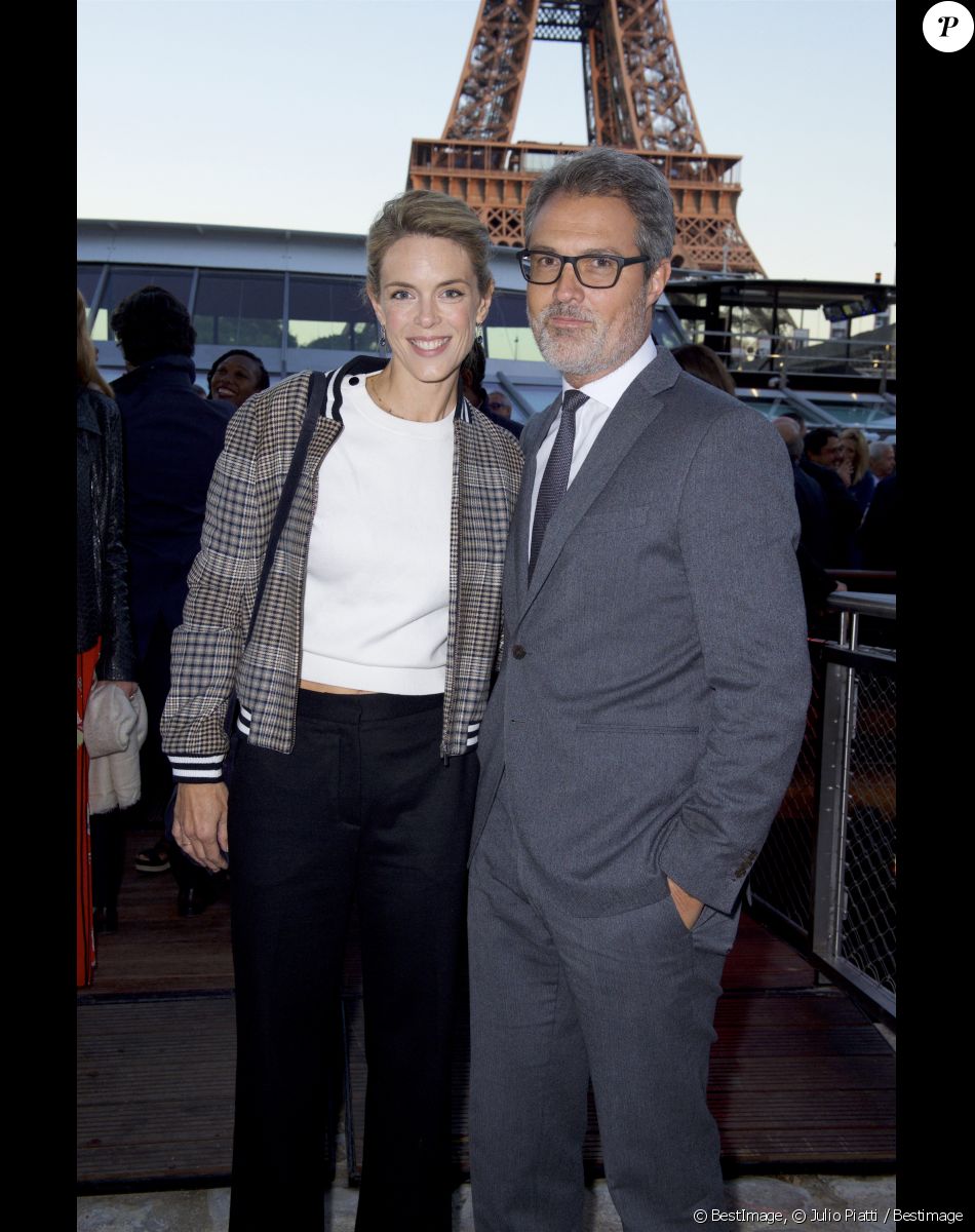 Exclusif - No Tabloids - Julie Andrieu et son mari Stéphane Delajoux - Baptême du bateau "Ducasse sur Seine" à Paris. Le 27 septembre 2018 Ducasse sur Seine, l'alliance de l'hospitalité, de la technologie et de l'élégance pour des croisières exclusives et innovantes. Citysurfing, Ducasse Paris et la Caisse des Dépôts donnent naissance à une expérience inédite de croisière sur la Seine avec le premier bateau 100% électrique à Paris, amarré rive droite, au port Debilly, dans le 16ème arrondissement. Une réalisation qui associe innovation et hospitalité à la française. © Julio Piatti / Bestimage