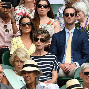 Pippa Middleton et son mari James Matthews - Les célébrités dans les tribunes de Wimbledon à Londres, le 12 juillet 2019. 