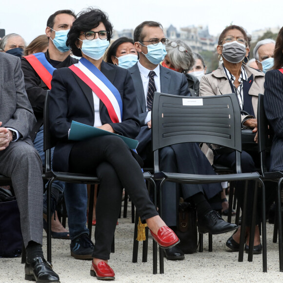 La maire de Paris, Anne Hidalgo accompagné de Rachida Dati, maire du 7ème arrondissement inaugure la promenade Gisèle Halimi sur les bords de Seine, dans le 7ème arrondissement de Paris, France, le 31 août 2021.