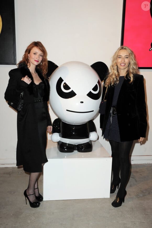 Audrey Marnay et Alexandra Golovanoff lors du vernissage de l'exposition Hi Panda by Ji-Ji, le 25 janvier 2010 au Art Club du Palais de Tokyo.