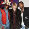 Anna Wintour entourée de Kanye West et Pharrell Williams lors du vernissage de l'exposition Hi Panda by Ji-Ji, le 25 janvier 2010 au Art Club du Palais de Tokyo.