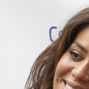 La chanteuse Amel Bent venue rencontrer son public pour dédicacer son album et faire des selfies avec ses fans au centre commercial confluence à Lyon le 30 octobre 2021. © Sandrine Thesillat/Panoramic/Bestimage