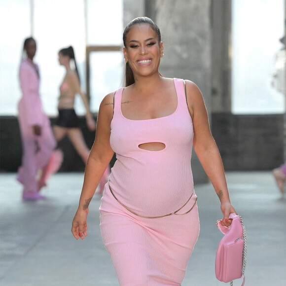 Amel Bent enceinte - La collection automne/Hiver 2022-2023 de Lecourt Mansion 