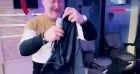 Cauet reçoit des surprises pour son anniversaire le 27 avril 2022, chez NRJ