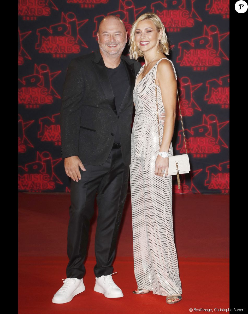 Sébastien Cauet et sa compagne Nathalie Dartois lors de la 23ème édition des NRJ Music Awards 2021 au Palais des Festivals de Cannes, le 20 novembre 2021. © Christophe Aubert via Bestimage