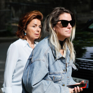 Sophie Tapie et sa mère Dominique Tapie - Arrivées de l'enregistrement de l'émission "Vivement Dimanche Prochain" qui sera diffusée le 01 mai 2022 au studio Gabriel à Paris, France, le 20 avril 2022. © Christophe Clovis / Bestimage 