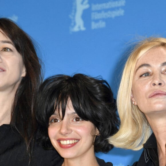 Charlotte Gainsbourg, Noée Abita et Emmanuelle Béart au photocall du film "Les passagers de la nuit" lors de la 72e édition du festival international du film de Berlin (La Berlinale 2022), le 13 février 2022. © Future-Image via Zuma Press/Bestimage