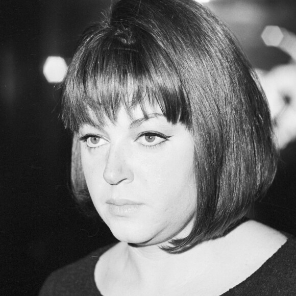 Archives - En France, à Paris, portrait de la chanteuse Regine sur le plateau de l'émission "Entrez dans la confidence". Le 12 octobre 1966 © Jean-Claude Colin via Bestimage