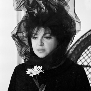 En France, à Paris, la chanteuse Régine sur le plateau de l'émission TV "Ni Figue Ni Raisin". Le 5 mars 1965 © Michel Ristroph via Bestimage