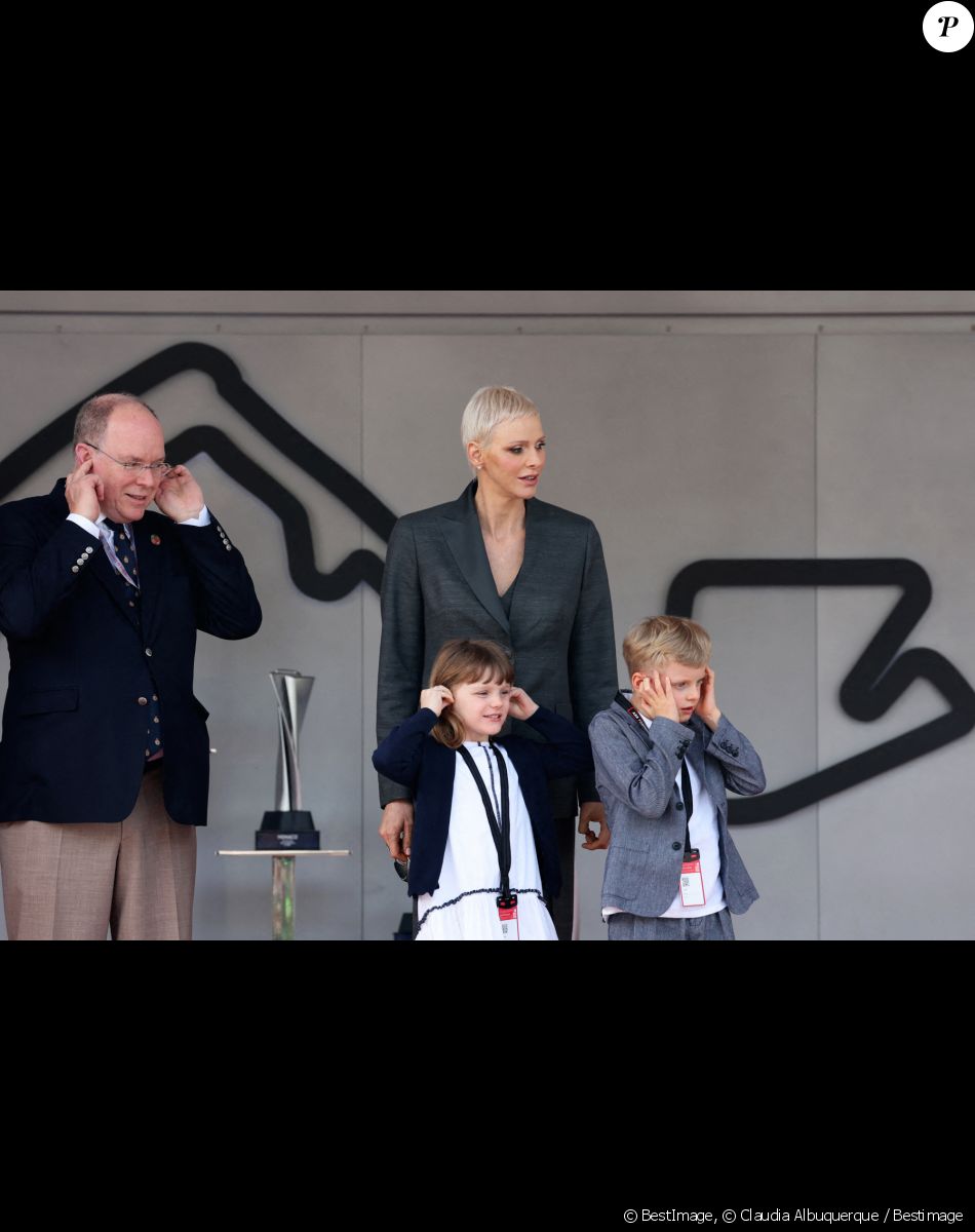 Le prince Albert II de Monaco, la princesse Charlene et leurs enfants la princesse Gabriella et le prince Jacques - Remise des prix du championnat du "Monaco ePrix" à Monaco. Le 30 avril 2022 © Claudia Albuquerque / Bestimage