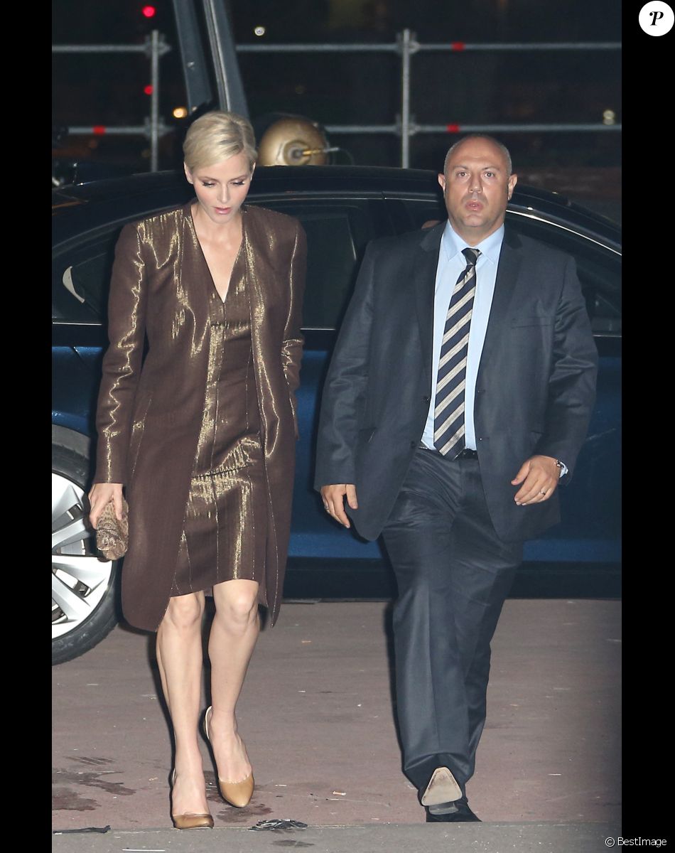La princesse Charlene de Monaco se rend au diner Akris a Paris le 30 Septembre 2012. Princess Charlene of Monaco attends the Akris diner on September 30, 2012 in Paris, France.