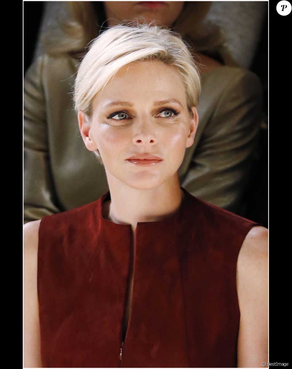 La princesse Charlene de Monaco assiste au defile Akris pret-a-porter printemps-ete 2013 a Paris le 30 Septembre 2012. Princess Charlene of Monaco attends the Akris Spring / Summer 2013 show as part of Paris Fashion Week at Palais de Chaillot on September 30, 2012 in Paris, France.