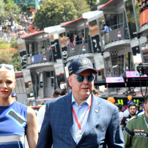 Le Prince Albert II de Monaco et la princesse Charlene lors de la journée des qualifications du Grand Prix de Monaco 2022 de F1, où le pilote monégasque de Ferrari, C.Leclerc, est en pôle position, à Monaco, le 28 mai 2022. © Bruno Bebert/Pool Monaco/Bestimage 