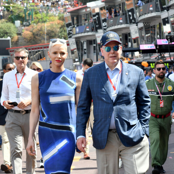Le Prince Albert II de Monaco et la princesse Charlene lors de la journée des qualifications du Grand Prix de Monaco 2022 de F1, où le pilote monégasque de Ferrari, C.Leclerc, est en pôle position, à Monaco, le 28 mai 2022. © Bruno Bebert/Pool Monaco/Bestimage