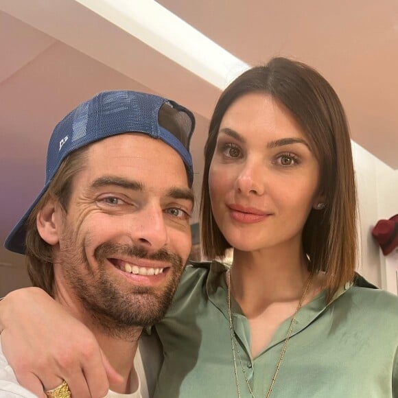 Camille Lacourt part en vacances avec Alice Detollenaere et leur famille.