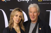 Richard Gere et sa compagne, de 34 ans sa cadette : amoureux fou sur tapis rouge... devant une ex !