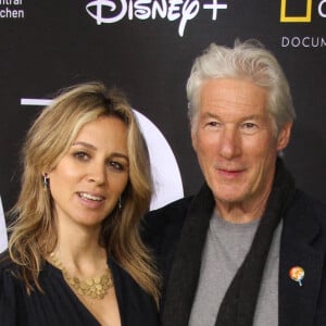 Richard Gere et sa compagne Alejetra Silva - Première du film "We Feed People" à New York