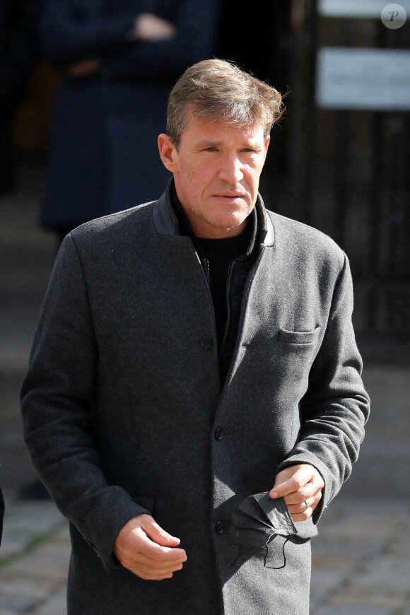 Benjamin Castaldi - Sorties de la messe funéraire en hommage à Bernard Tapie en l'église Saint-Germain-des-Prés à Paris. Le 6 octobre 2021 © Jacovides-Moreau / Bestimage