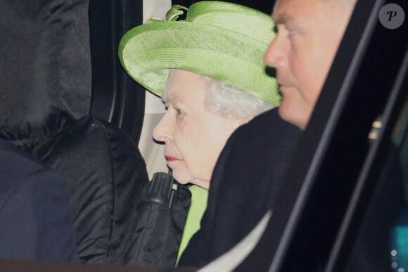 La reine Elisabeth II d'Angleterre et des membres de la famille royale arrivent à la Chapelle Royale de Tous les Saints à Windsor pour le double baptême d'August Brooksbank et de Lucas Tindall, les deux nouveaux arrières-petits-fils de sa majesté Elizabeth II d'Angleterre. Windsor, le 21 novembre 2021. 