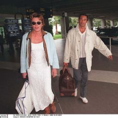 Gérard Lanvin et sa femme Jennifer arrivent à Nice, en 1996
