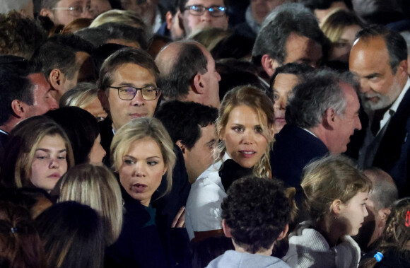 Tiphaine, Laurence et Sébastien Auzière, Edouard Philippe - La famille du président Emmanuel Macron est venue assister à son discours au Champ de Mars le soir de sa victoire à l'élection présidentielle 2022 le 24 avril 2022.
