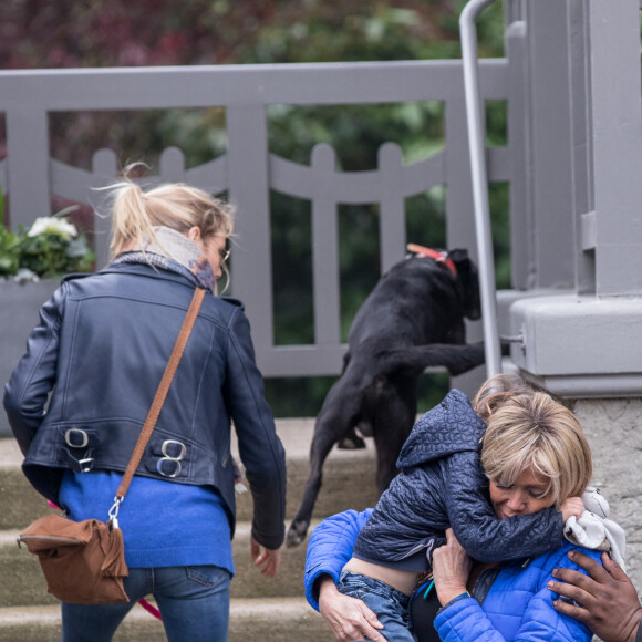 Brigitte Macron reçoit sa fille Tiphaine, son gendre Antoine et leurs enfants Aurèle et Elise, pour l'anniversaire de cette dernière, à son domicile au Touquet.