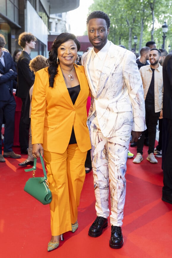 Dadju et sa maman Dalida - Avant-première du film "Ima" au cinéma Gaumont Champs-Élysées à Paris le 5 mai 2022. © Cyril Moreau/Bestimage