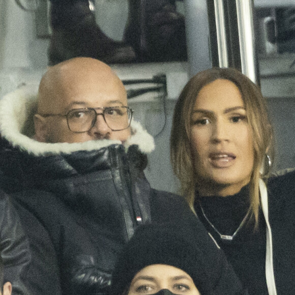 Vitaa (enceinte de son 3ème enfant) et son mari Hicham Bendaoud au Parc des Princes à Paris. © Cyril Moreau/Bestimage