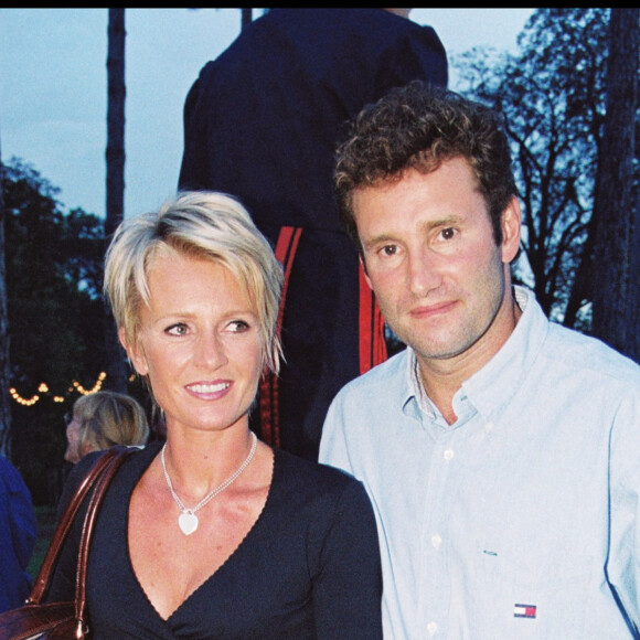 Archives - Pierre Sled et sa femme Sophie Davant lors de l'ouverture de la Fête à Neuneu à Paris. 2000.