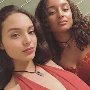 Eleejah Noah pose avec sa petite soeur Jenaye sur Instagram
