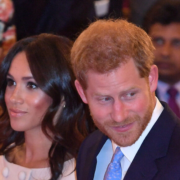 Meghan Markle, duchesse de Sussex, le prince Harry, duc de Sussex, la reine Elisabeth II d'Angleterre - Personnalités à la cérémonie "Queen's Young Leaders Awards" au palais de Buckingham à Londres le 26 juin 2018. 