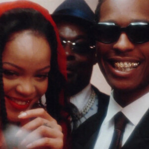 A$AP Rocky demande Rihanna en mariage dans son clip "DMB". Los Angeles. Le 5 mai 2022.  A$AP Rocky ‘D.M.B.' video starring Rihanna. ‘D.M.B.' stands for for Dat's My Bitch'. Asap rocks a retro E.Cantona, Manchester United jersey. The couple rock 'marry me' and 'I do' gold teeth. Los Angeles. May 5th, 2022. 