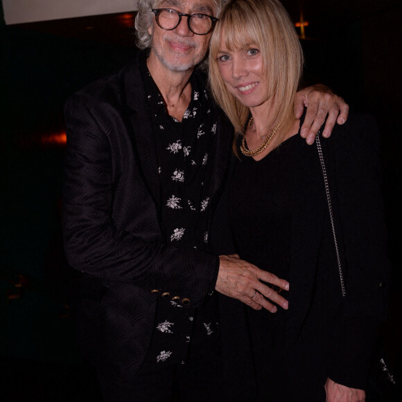 Exclusif - Louis Bertignac avec sa femme Laeticia - After de Garou au restaurant Manko à l'ssue de son concert à la salle Pleyel à Paris le 7 octobre 2021. © Rachid Bellak/Bestimage 