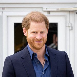 Le prince Harry lors de la finale de basket-ball en chaise roulante aux Invictus Games 2020 à La Haye le 22 avril 2022 