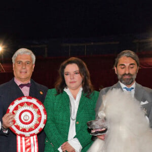 La princesse Caroline de Hanovre, le prince Albert II de Monaco et Mélanie-Antoinette de Massy sont avec les gagnants de l'exposition Canine Internationale de Monaco sous le chapiteau Fontvieille, le 8 mai 2022. © Bruno Bebert / Bestimage 