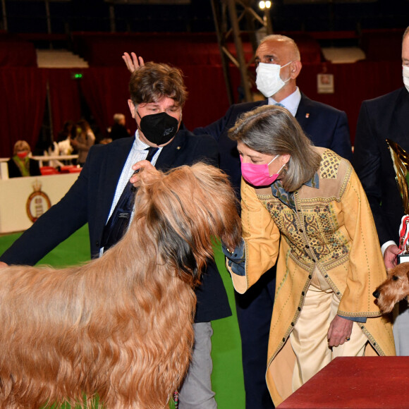 La princesse Caroline de Hanovre et le prince Albert II de Monaco avec le second et le vainqueur du concours durant l'exposition Canine Internationale de Monaco sous le chapiteau Fontvieille, le 8 mai 2022.  © Bruno Bebert / Bestimage 